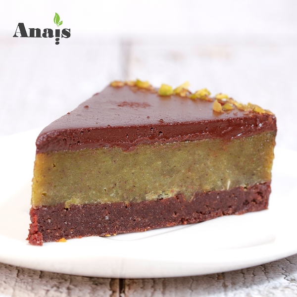 Pistachio Chocolate cake slice - 100grams